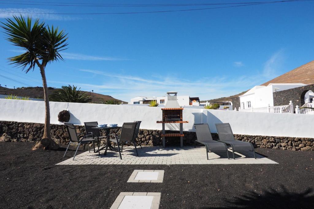 Private Apartment With Mountain And Sea Views, La Asomada, Lanzarote Tías Екстериор снимка